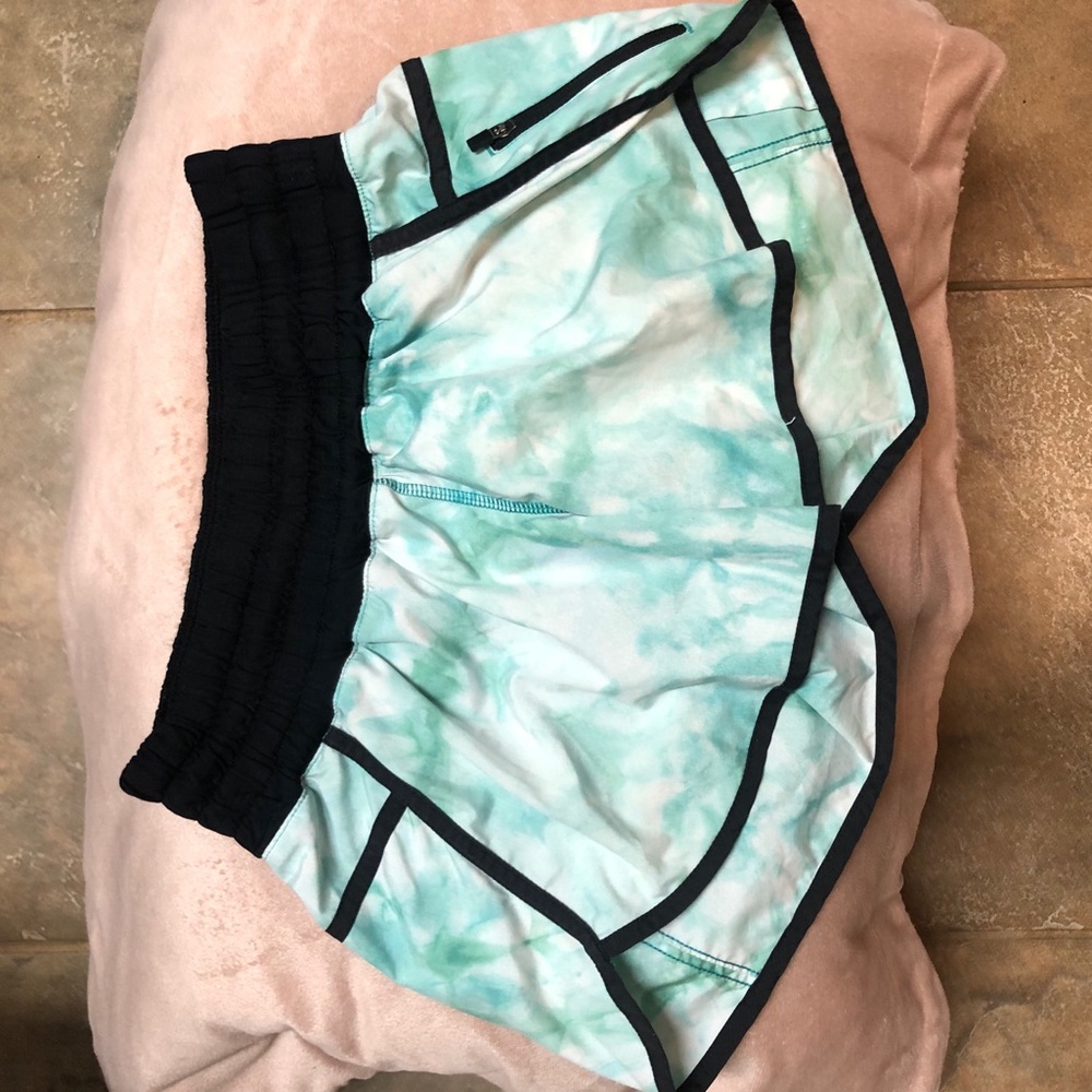 Lululemon Tracker Short V* 4”